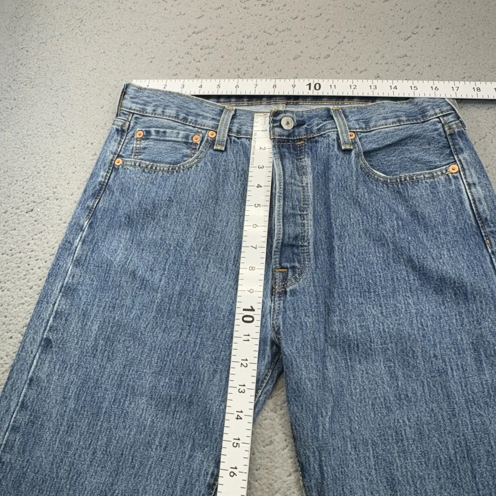 Levis 501 Jeans Mens 32x34 Blue Straight Denim Button Fly Original Fit Stonewash